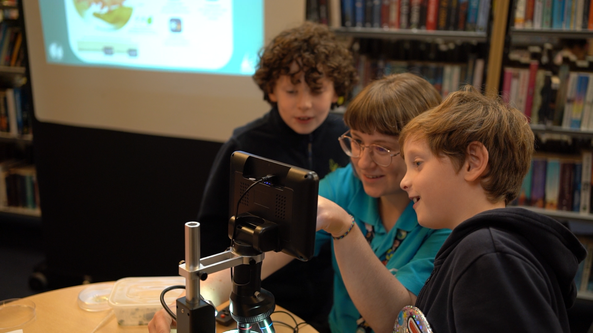 After School Selects.00 02 25 02.Still007