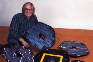 Colin Pillinger next to a model of Beagle 2.